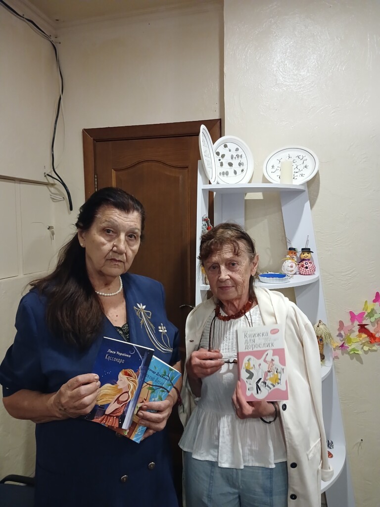 Книги від видавництва «Смолоскип» знайшли своїх читачів у двох прихистках на Київщині та Івано-Франківщині і в осередках «Затишно space» | БФ «Схід SOS», картинка №6