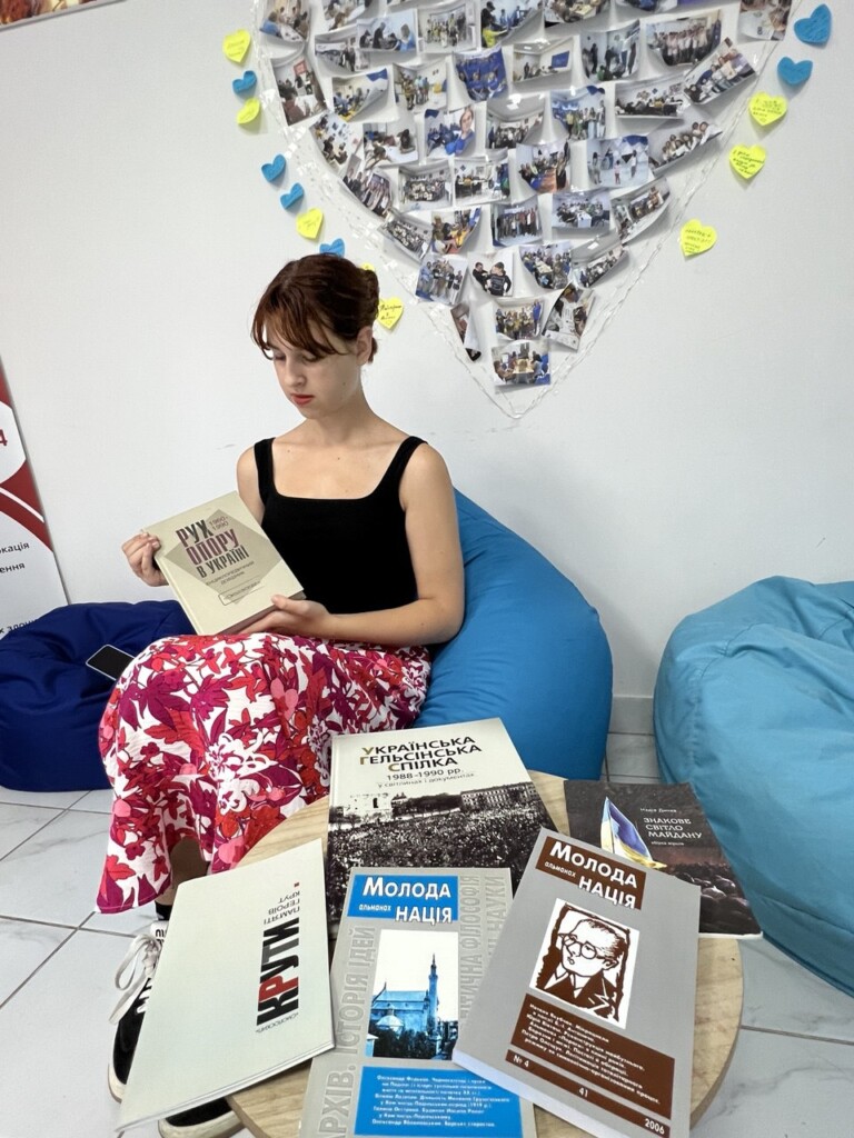 Книги від видавництва «Смолоскип» знайшли своїх читачів у двох прихистках на Київщині та Івано-Франківщині і в осередках «Затишно space» | БФ «Схід SOS», картинка №8