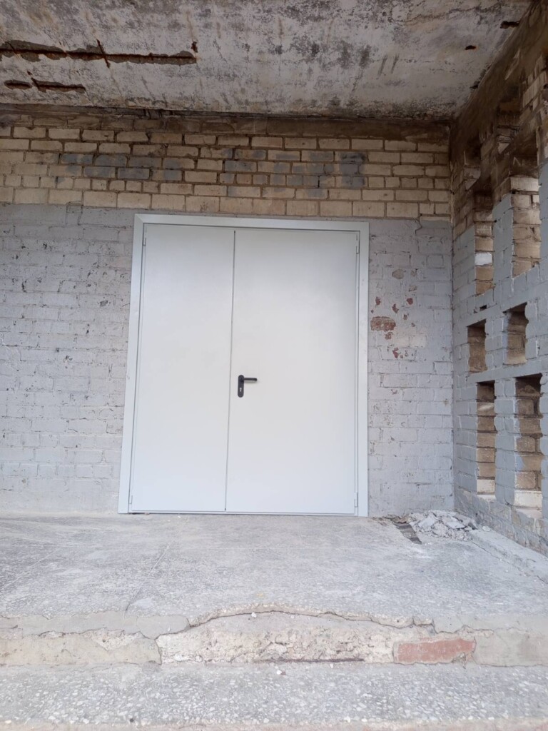 Донати в дії: у жовтні БФ «Схід SOS» спрямував понад 50 000 грн на придбання протипожежних дверей для гімназії у Запоріжжі | БФ «Схід SOS», картинка №1