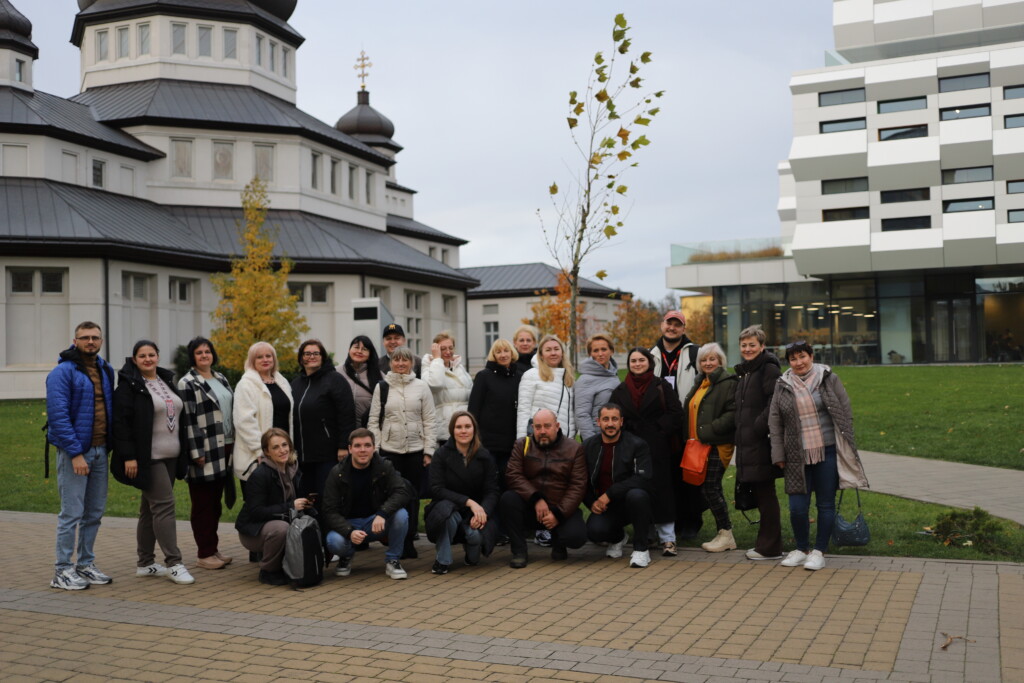 БФ «Схід SOS» обʼєднав 25 вчителів із релокованих шкіл на 5-денному тренінгу з цифрових компетентностей у Львові | БФ «Схід SOS», картинка №10