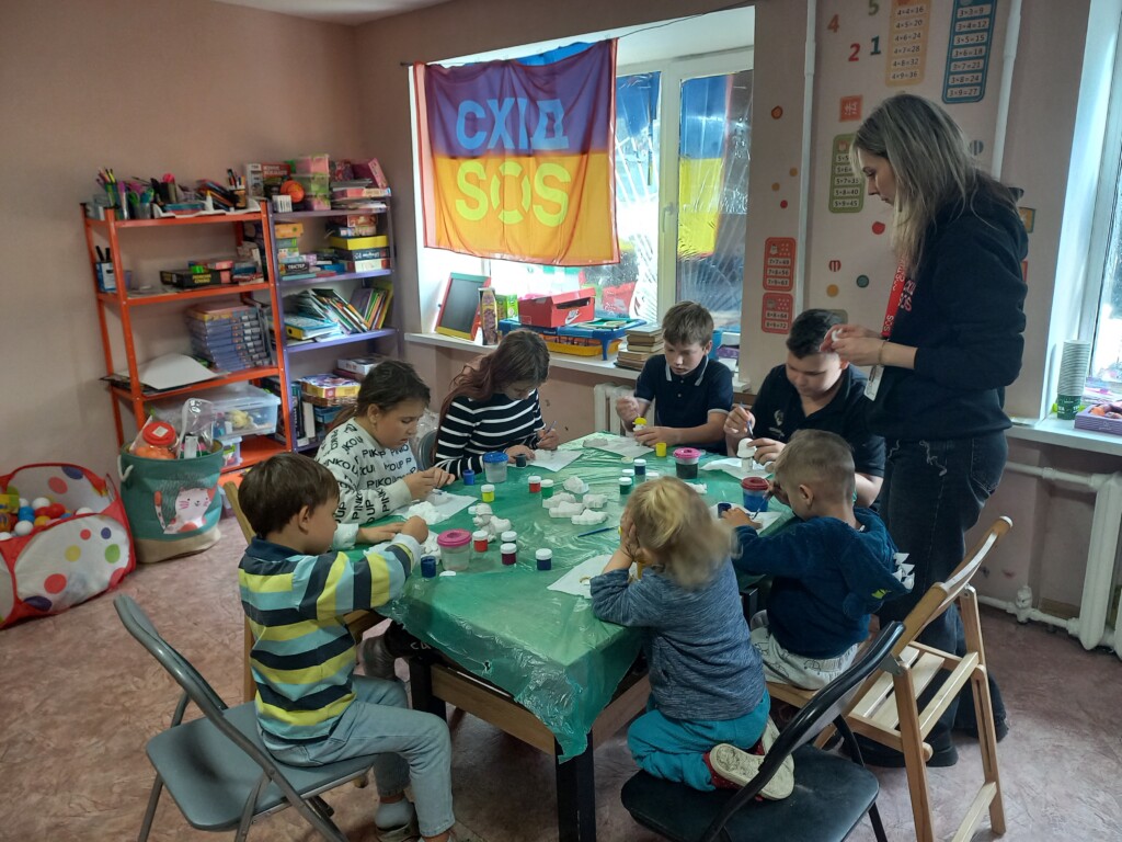 «Діти – це майбутнє України. Коли ми даруємо їм увагу, тепло й шанс розвиватися, ми будуємо сильну країну», – педагогиня простору «Затишно space» у Запоріжжі | БФ «Схід SOS», картинка №4