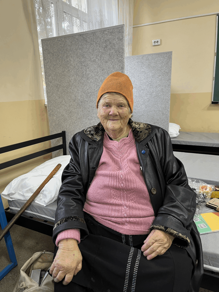 Історія 76-річної Ганни з Олександрівки: «У такому віці мені навіть великої хати не треба – лише своя маленька тихa кімнатка, де не доведеться ховатися від війни» | БФ «Схід SOS», картинка №1