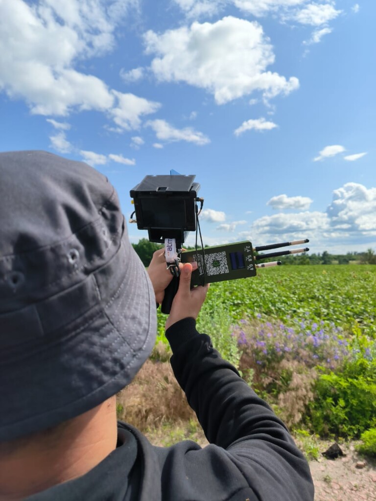 БФ «Схід SOS» отримав 8 детекторів дронів «Дзиґа» й 2 детектори «TinySA Ultra» | БФ «Схід SOS», картинка №2