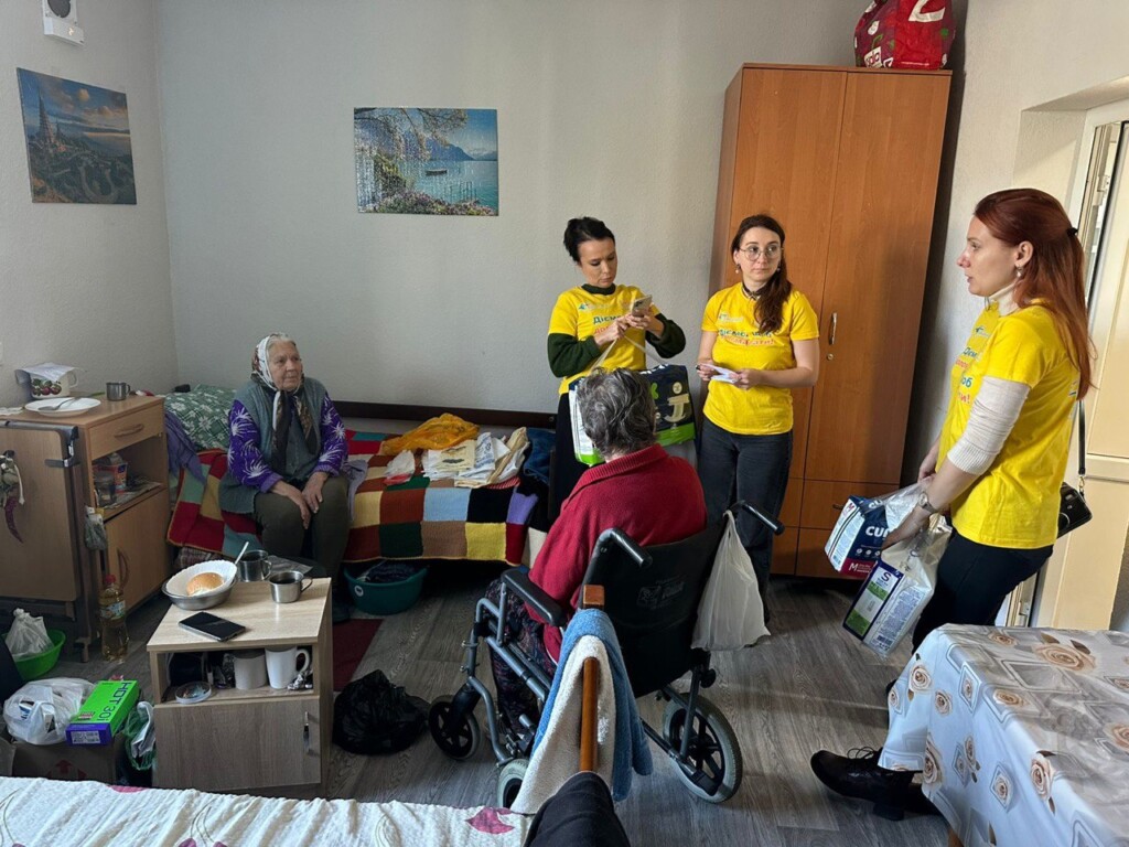 Евакуйовані у Калуші та Блюдниках отримали 68 гігієнічних наборів від ГО «Бюро гендерних стратегій і бюджетування» на суму 85 000 грн | БФ «Схід SOS», картинка №2