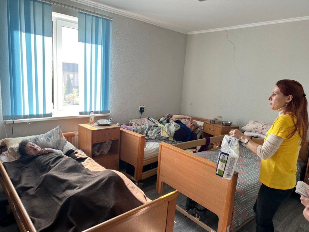 Евакуйовані у Калуші та Блюдниках отримали 68 гігієнічних наборів від ГО «Бюро гендерних стратегій і бюджетування» на суму 85 000 грн | БФ «Схід SOS», картинка №4