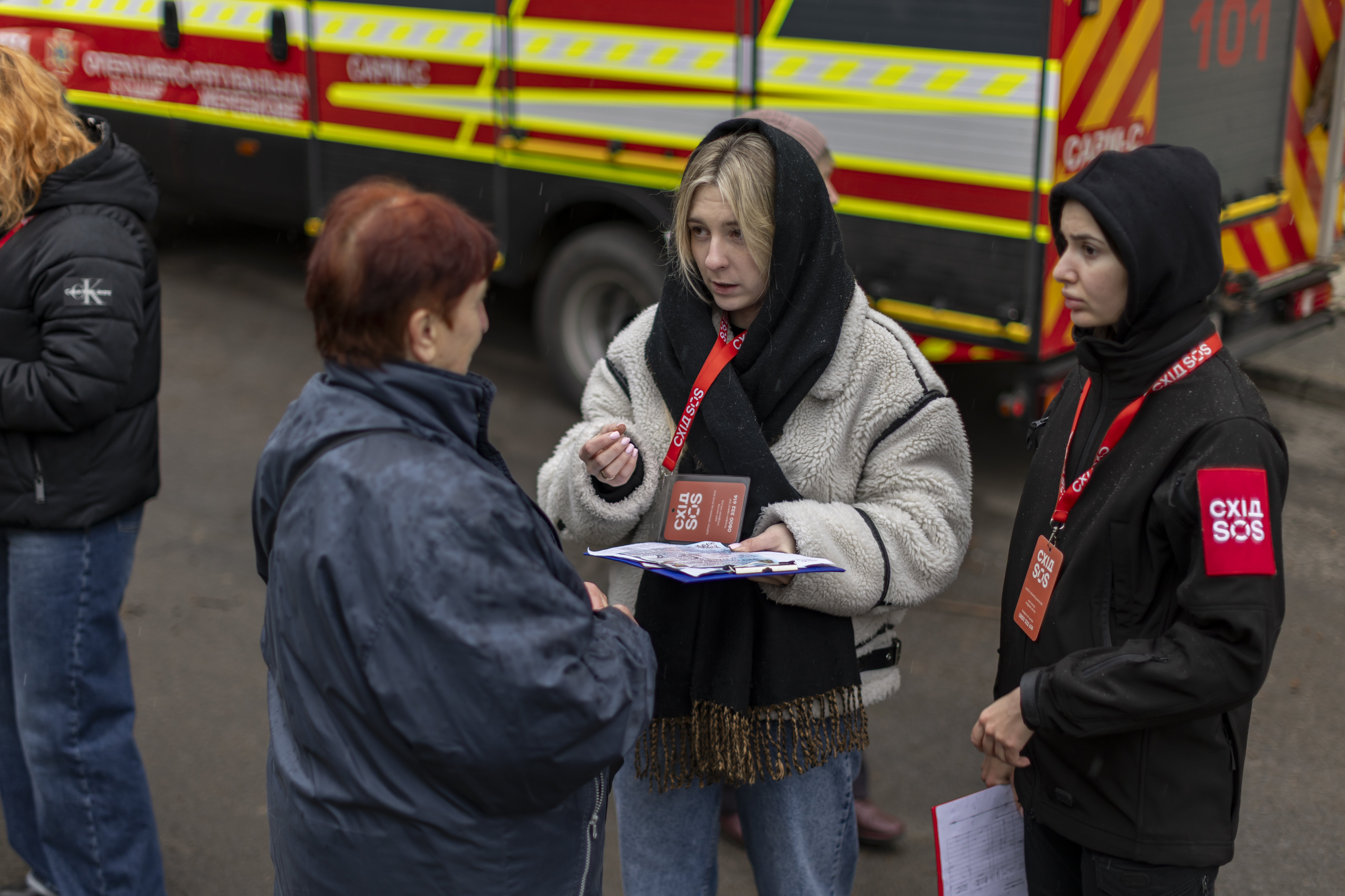 Команда Благодійного фонду «Схід SOS» підтримала мешканців будинків, постраждалих від російських обстрілів у Харкові | БФ «Схід SOS», картинка №6