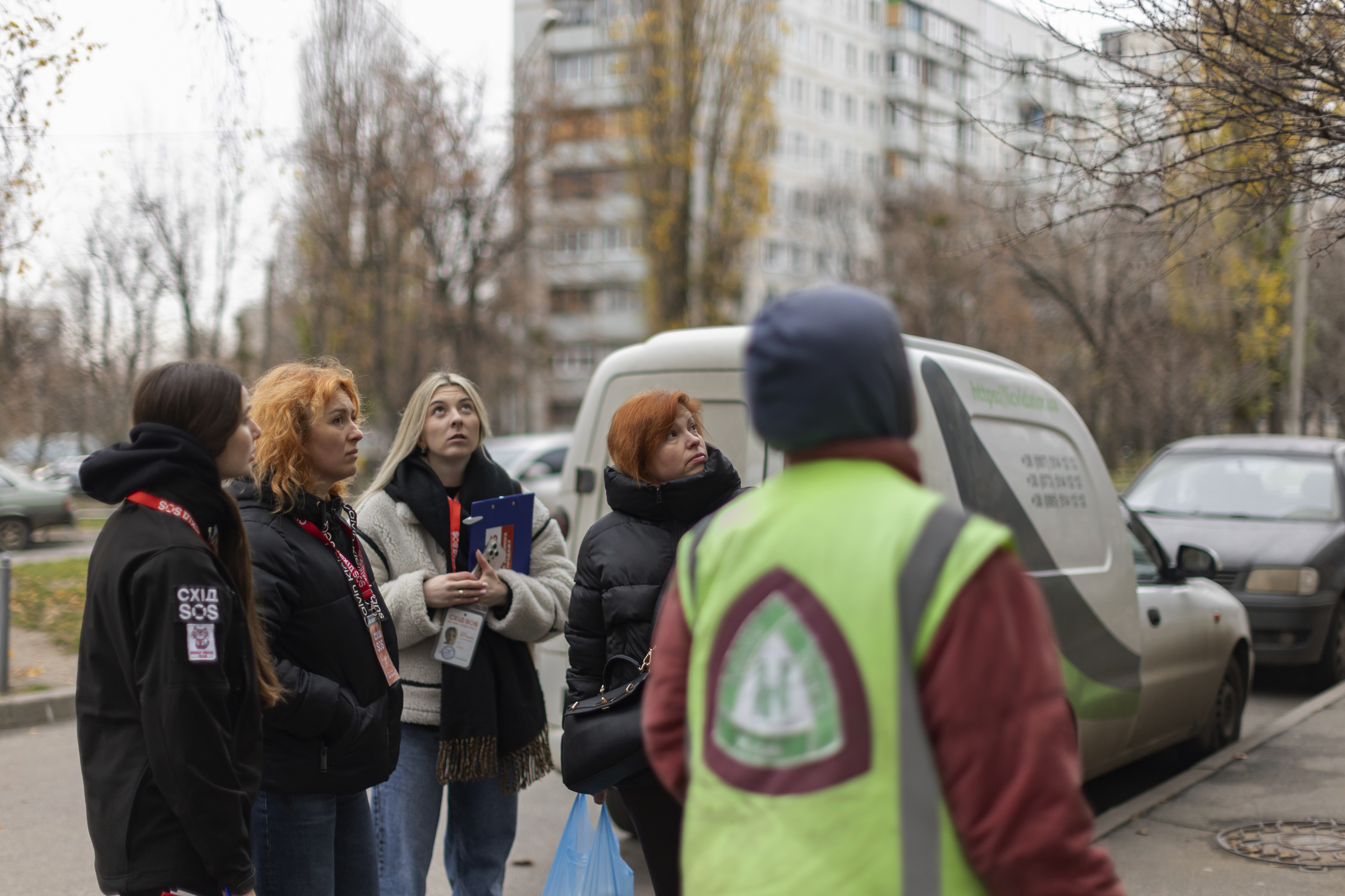 Команда Благодійного фонду «Схід SOS» підтримала мешканців будинків, постраждалих від російських обстрілів у Харкові | БФ «Схід SOS», картинка №8