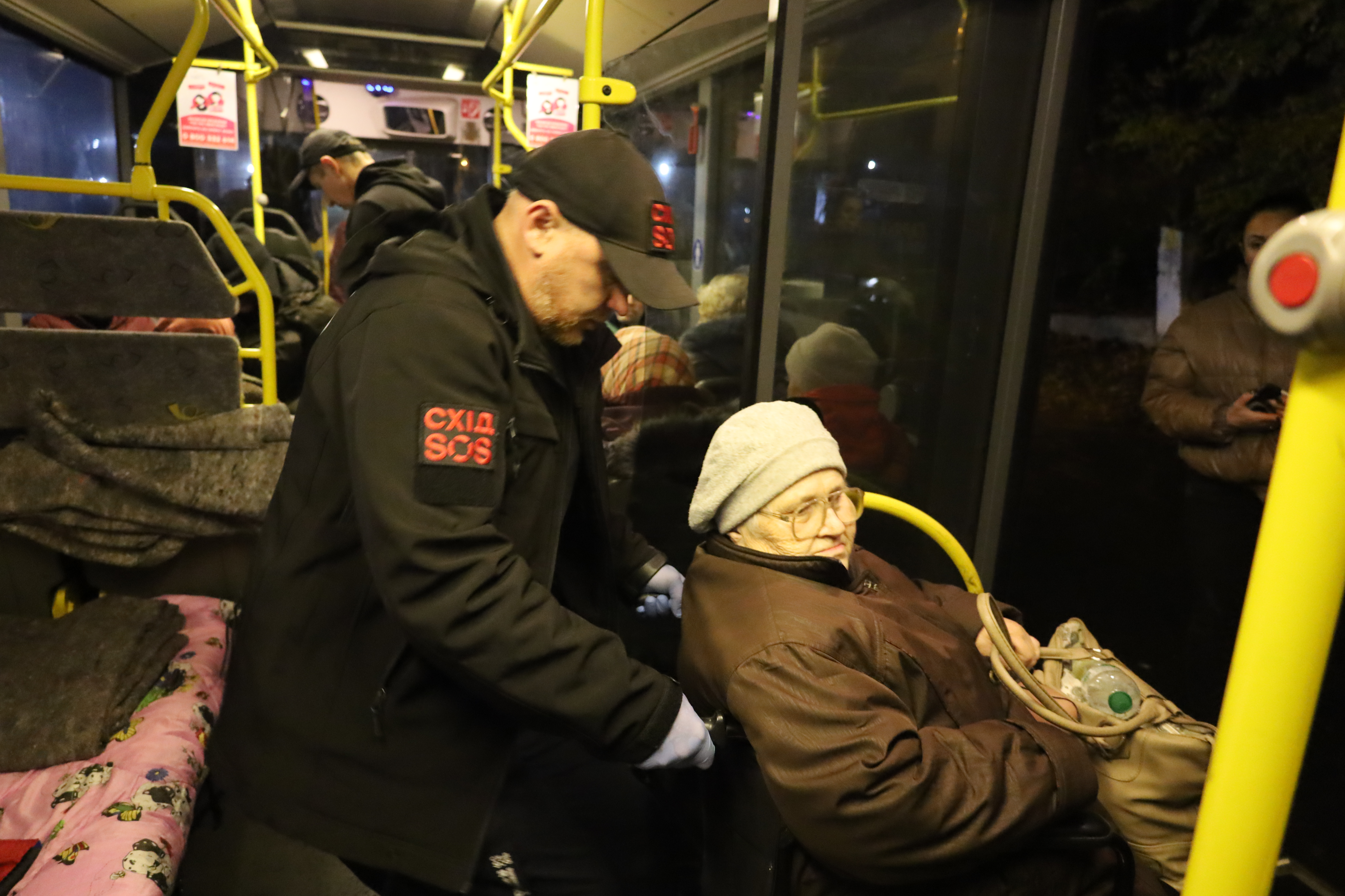 БФ «Схід SOS» та Мінсоцполітики забезпечили медичний супровід для 20 евакуйованих людей з інвалідністю | БФ «Схід SOS», картинка №1
