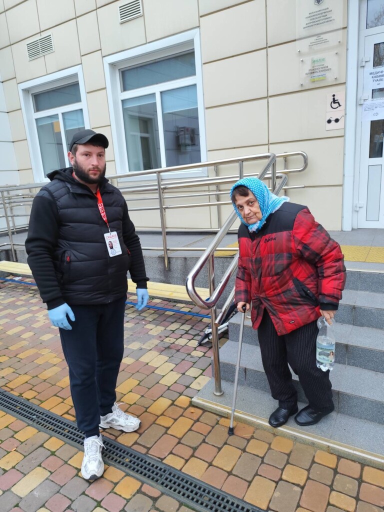 Волонтерський центр «Марлог» передав допоміжні засоби реабілітації для маломобільних осіб, яких евакуює БФ «Схід SOS» | БФ «Схід SOS», картинка №3