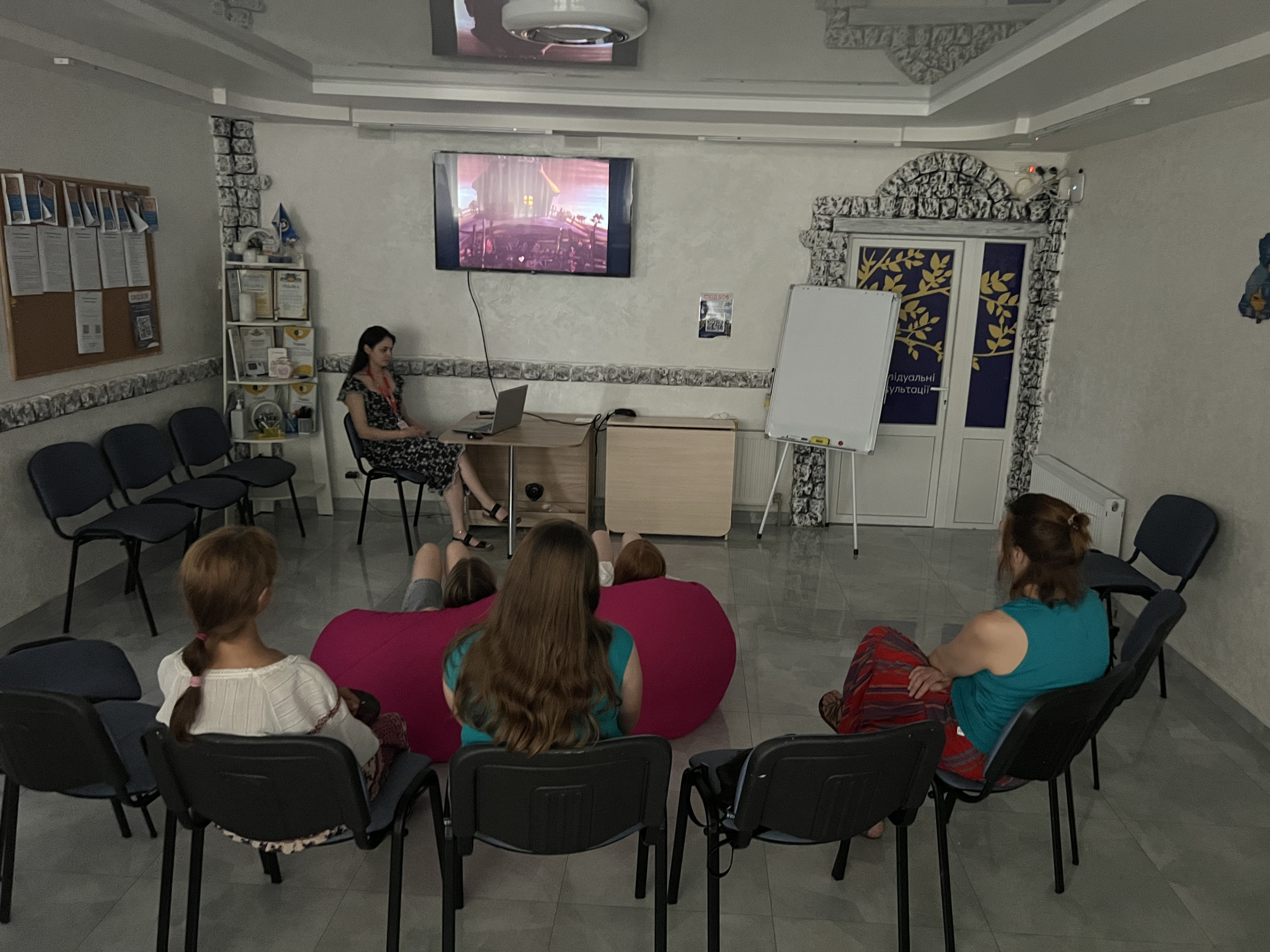 Закриваємо сезон: запрошуємо до «Затишно space» на заключні покази стрічок із кіноархіву Довженко-Центру | БФ «Схід SOS», картинка №11