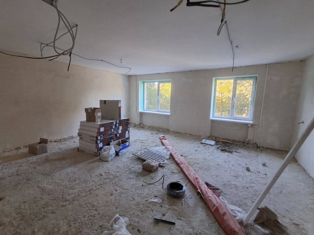 БФ «Схід SOS» проводить ремонтні роботи в МТП, щоб створити понад 350 місць для розселення евакуйованих | БФ «Схід SOS», картинка №15