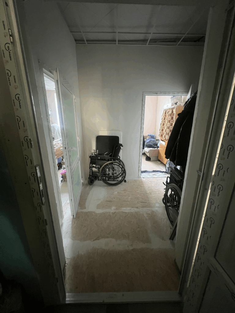 БФ «Схід SOS» проводить ремонтні роботи в МТП, щоб створити понад 350 місць для розселення евакуйованих | БФ «Схід SOS», картинка №13