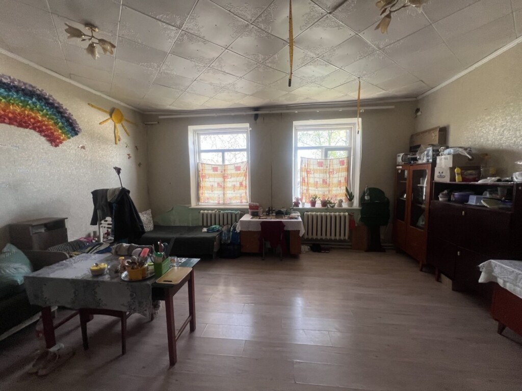 БФ «Схід SOS» проводить ремонтні роботи в МТП, щоб створити понад 350 місць для розселення евакуйованих | БФ «Схід SOS», картинка №11