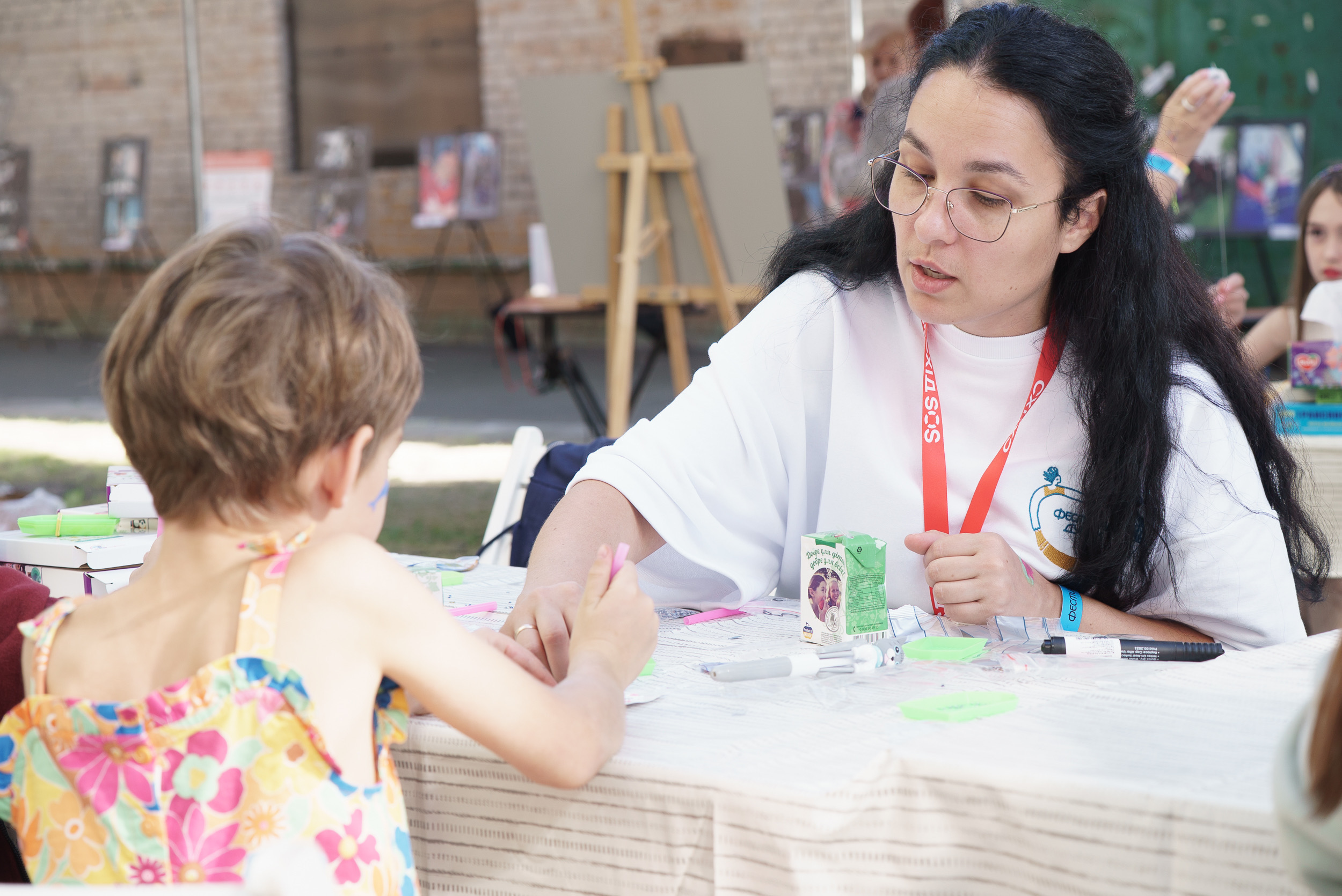 «Кожна дитина – це маленьке диво, яке ми щодня підтримуємо з любов’ю», – педагогиня простору психосоціальної та юридичної підтримки «Затишно space» у Миколаєві. | БФ «Схід SOS», картинка №4