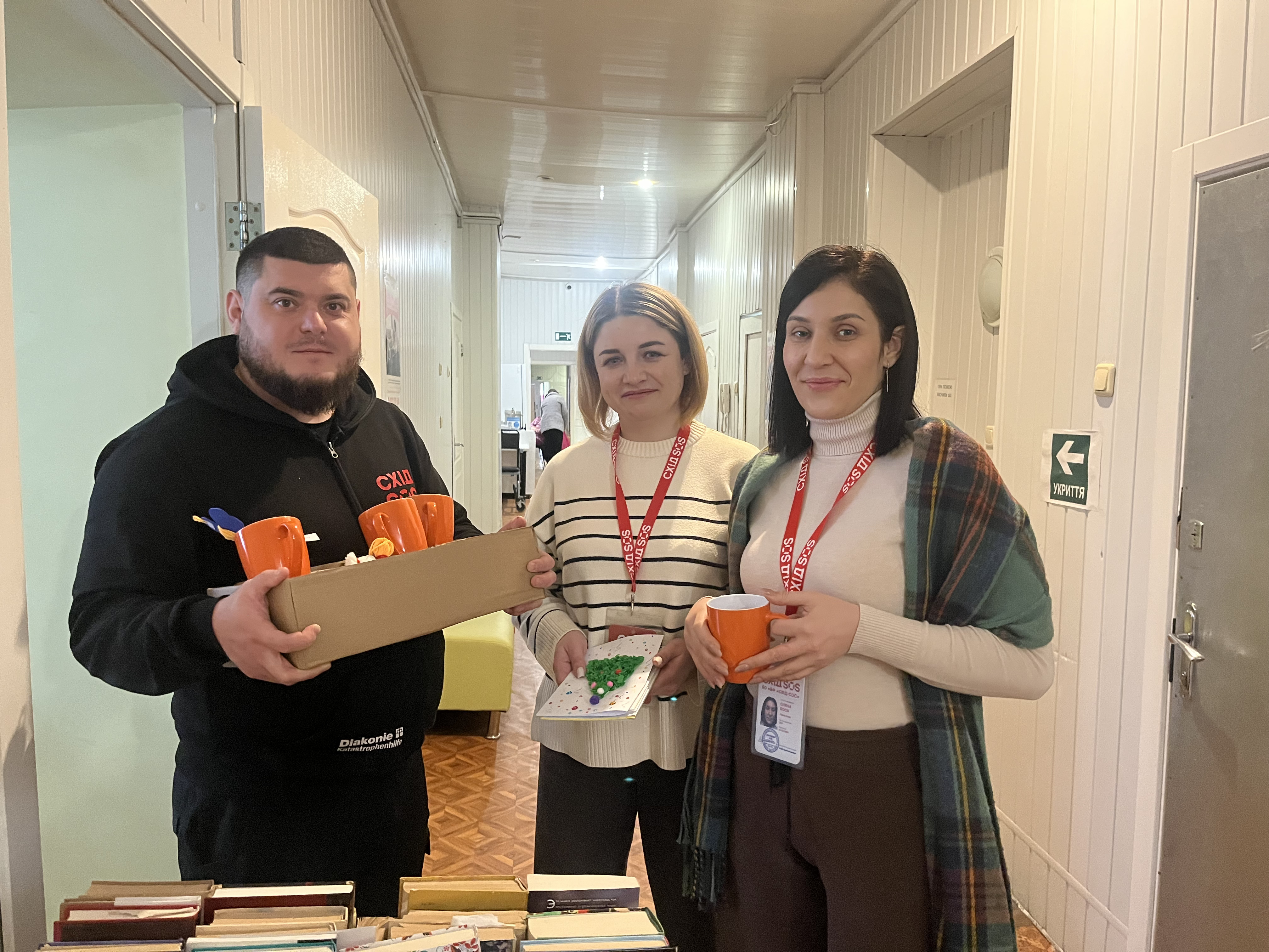 Команда БФ «Схід SOS» у Дніпрі й Харкові подарувала різдвяне свято евакуйованим, які далеко від домівки | БФ «Схід SOS», картинка №8