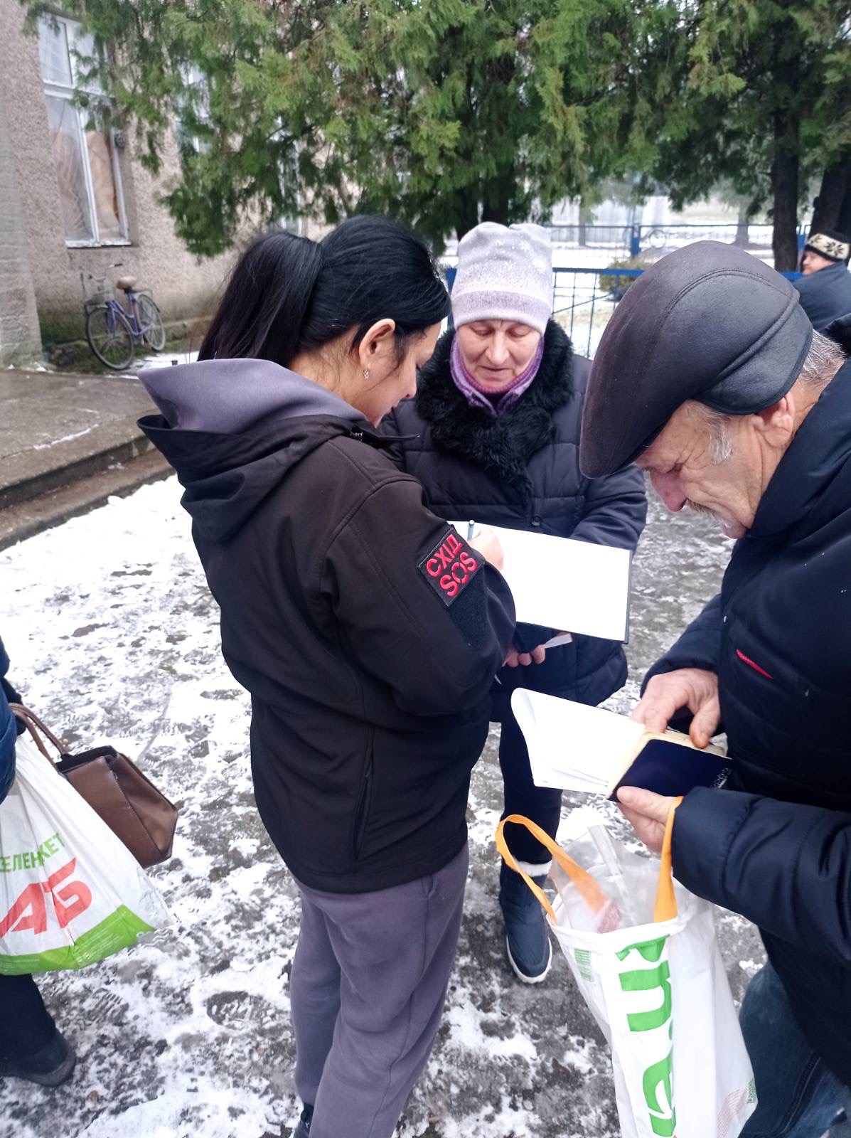 БФ «Схід SOS» виїжджає у прифронтові громади Дніпропетровщини, щоб допомогти людям підготуватися до евакуації | БФ «Схід SOS», картинка №9