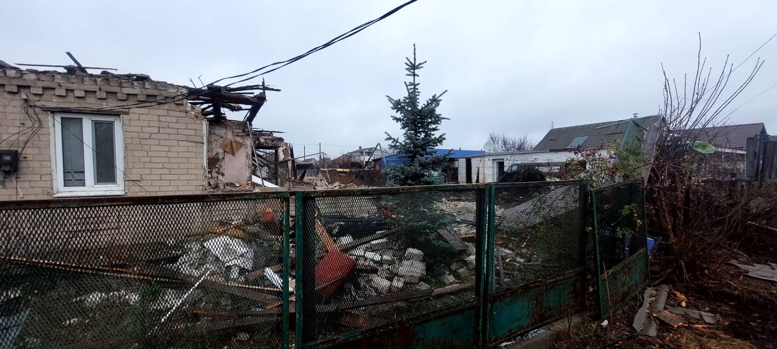 Команда БФ «Схід SOS» надала 50 консультацій жителям постраждалих будинків після обстрілів Павлограда | БФ «Схід SOS», картинка №12