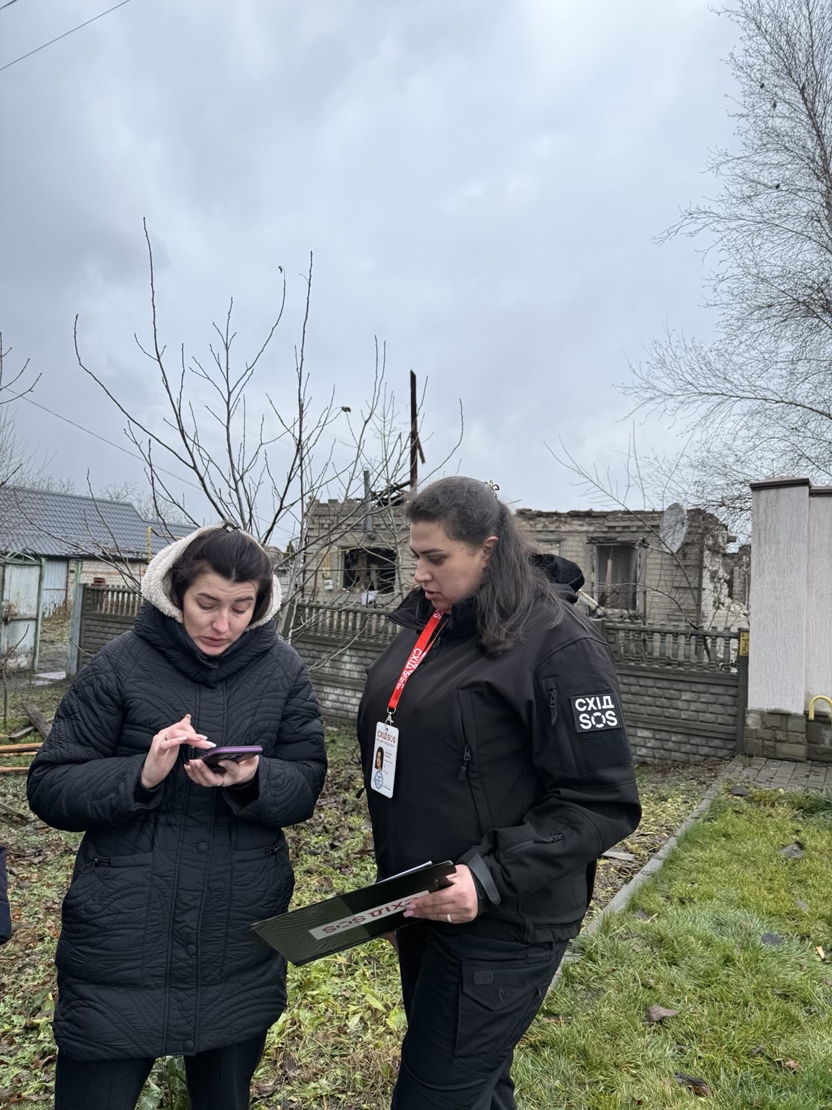 Команда БФ «Схід SOS» надала 50 консультацій жителям постраждалих будинків після обстрілів Павлограда | БФ «Схід SOS», картинка №7