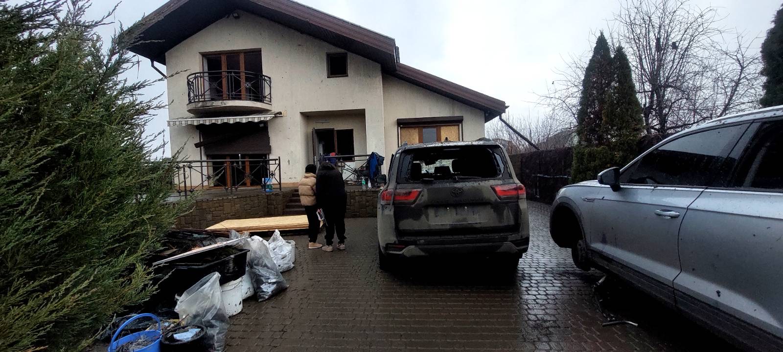 Команда БФ «Схід SOS» надала 50 консультацій жителям постраждалих будинків після обстрілів Павлограда | БФ «Схід SOS», картинка №5