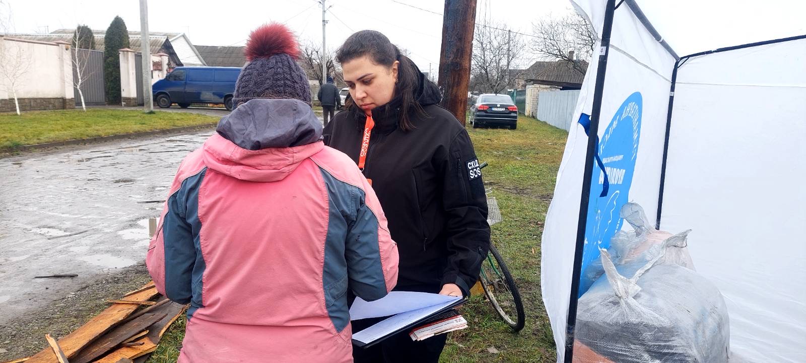 Команда БФ «Схід SOS» надала 50 консультацій жителям постраждалих будинків після обстрілів Павлограда | БФ «Схід SOS», картинка №4