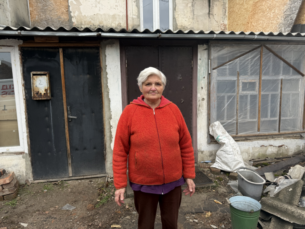 БФ «Схід SOS» відремонтував пошкоджені квартири в історичній будівлі Ізюма | БФ «Схід SOS», картинка №1