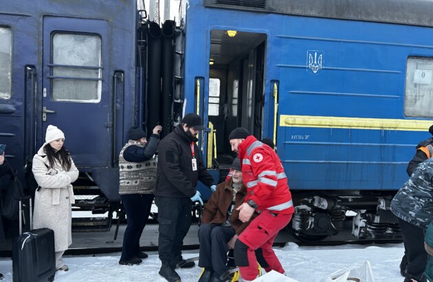 БФ «Схід SOS» розселив на Житомирщині 10 евакуйованих старшого віку, які отримають послугу медсестринського догляду