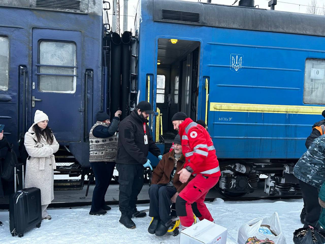 БФ «Схід SOS» спільно з Мінсоцполітики  України  забезпечили медичний супровід для 18 людей старшого віку | БФ «Схід SOS», картинка №4