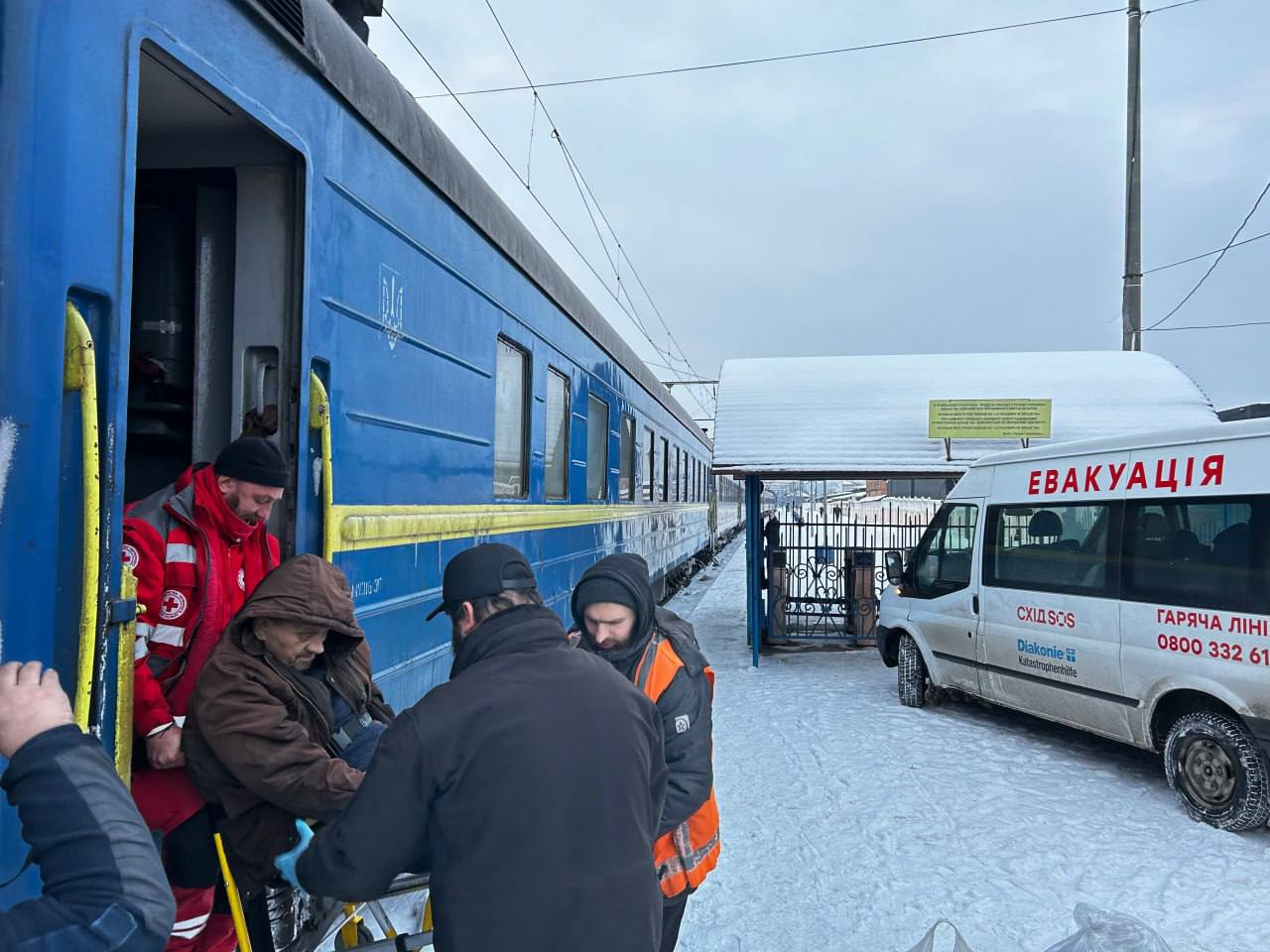 БФ «Схід SOS» спільно з Мінсоцполітики  України  забезпечили медичний супровід для 18 людей старшого віку | БФ «Схід SOS», картинка №3