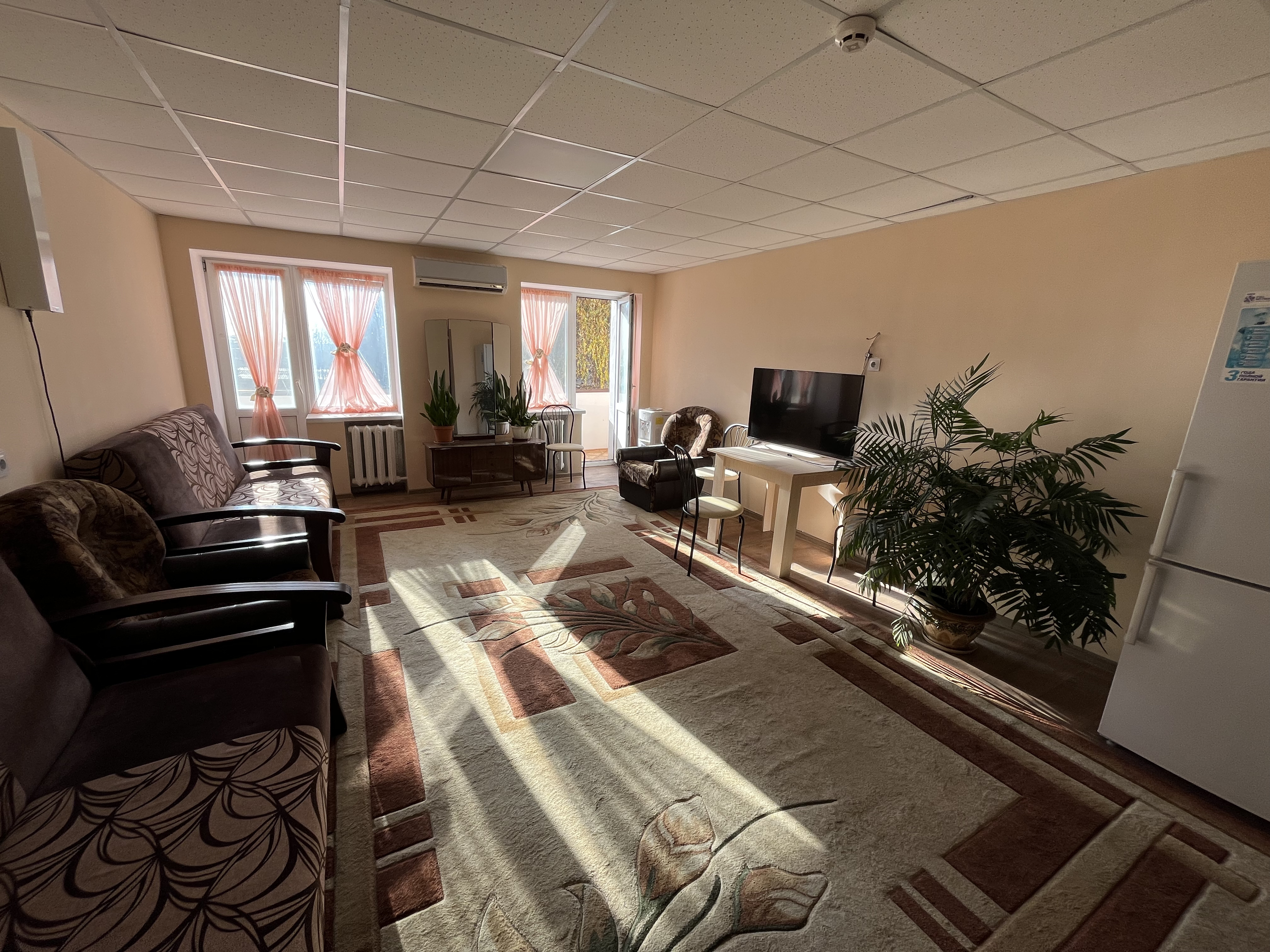 Команда Благодійного фонду «Схід SOS» підтримує евакуйованих у транзитному центрі Запоріжжя | БФ «Схід SOS», картинка №9