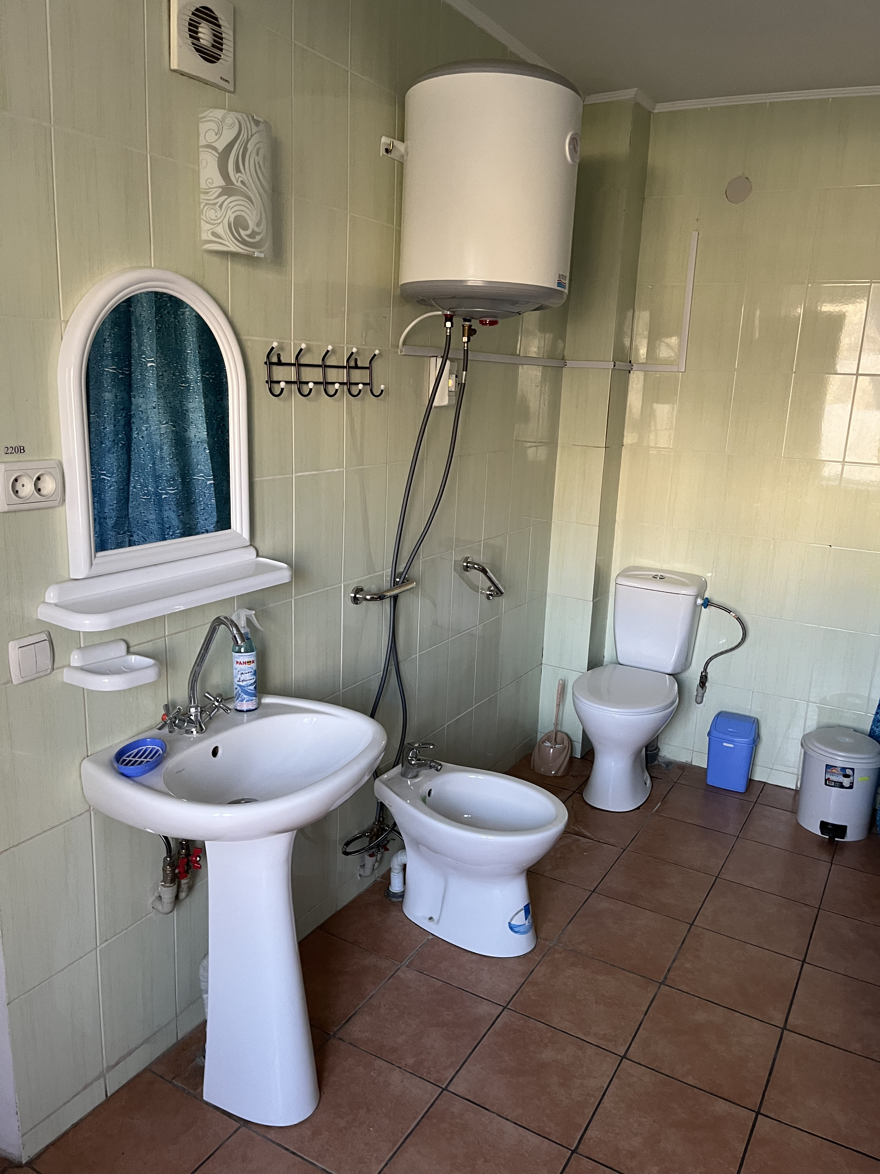 Команда Благодійного фонду «Схід SOS» підтримує евакуйованих у транзитному центрі Запоріжжя | БФ «Схід SOS», картинка №12