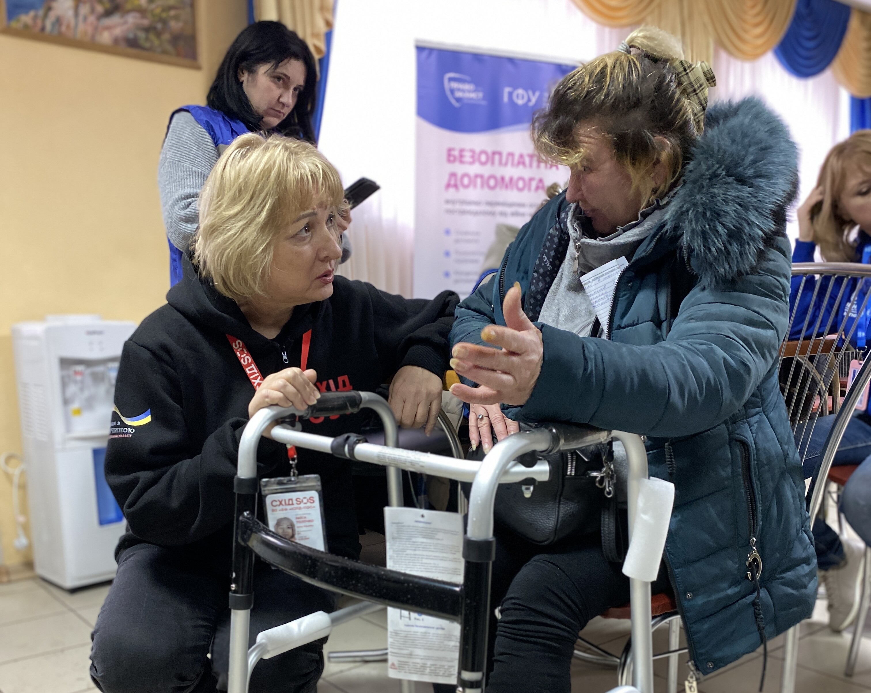 Команда Благодійного фонду «Схід SOS» підтримує евакуйованих у транзитному центрі Запоріжжя | БФ «Схід SOS», картинка №4