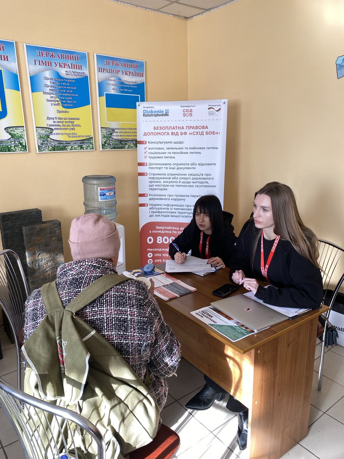 Команда Благодійного фонду «Схід SOS» підтримує евакуйованих у транзитному центрі Запоріжжя | БФ «Схід SOS», картинка №5