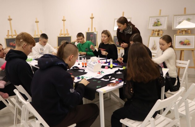 Навчитися слухати й домовлятися: як минули групові практики для молоді від БФ «Схід SOS» у грудні