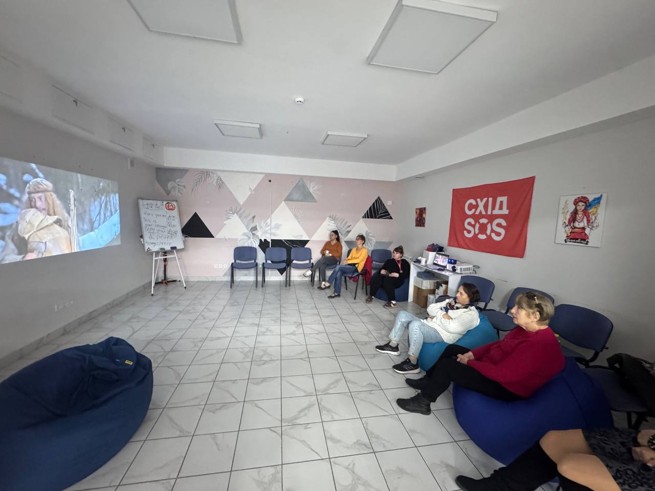 Кіно, яке повертає нам ідентичність: кіносезон від Довженко-Центру в «Затишно space» триває | БФ «Схід SOS», картинка №5