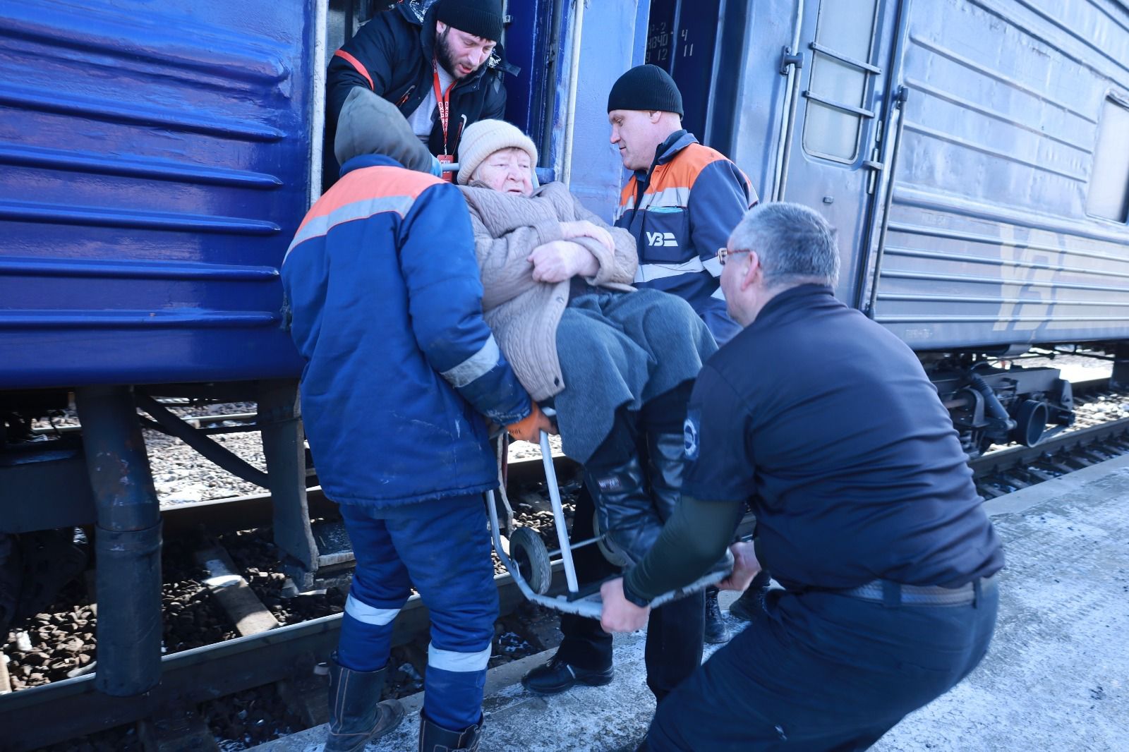 БФ «Схід SOS» та Укрзалізниця врятували ще 25 людей з прифронту | БФ «Схід SOS», картинка №4