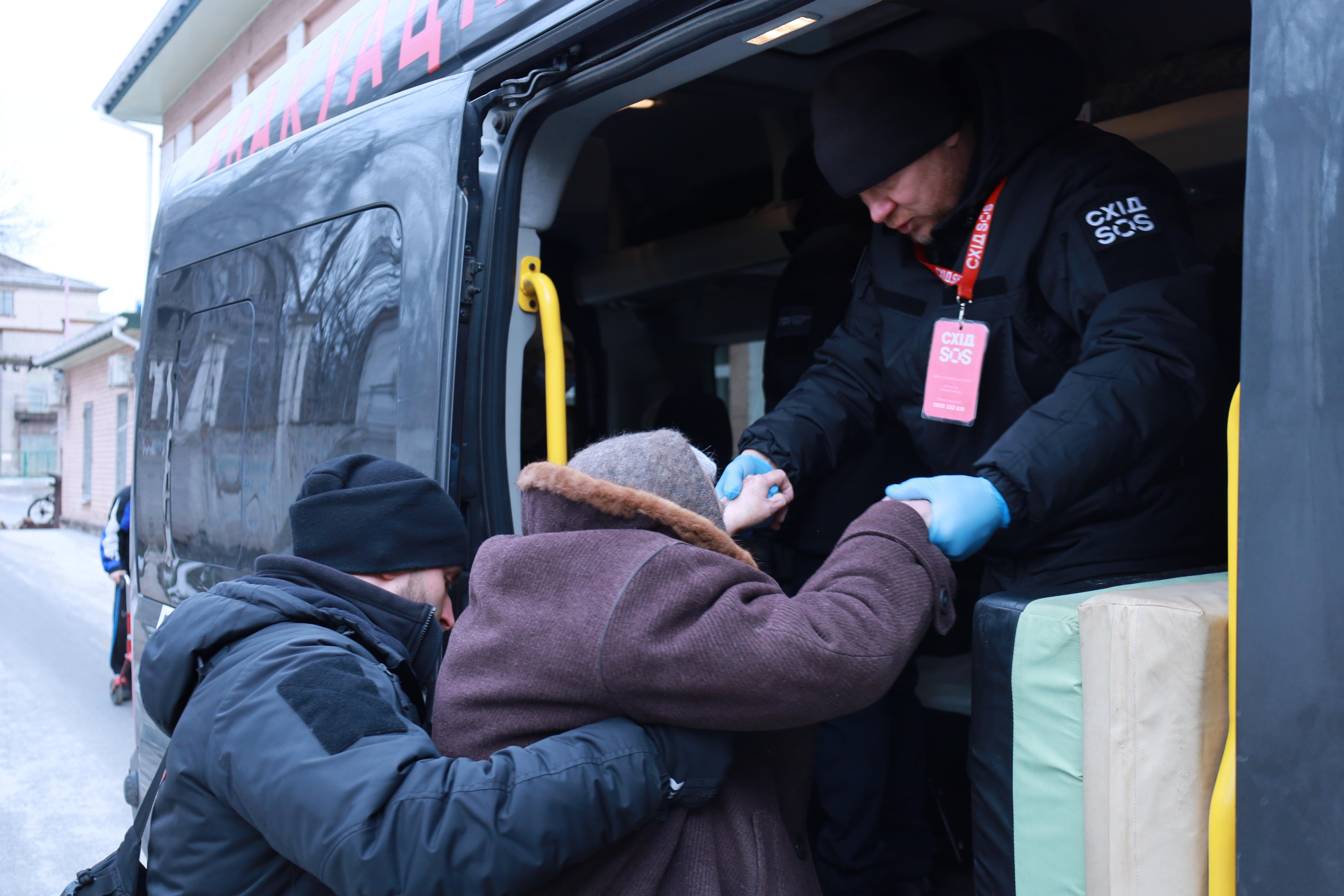 БФ «Схід SOS» та Мінсоцполітики України забезпечили медичний супровід для 20 евакуйованих із Донеччини | БФ «Схід SOS», картинка №1