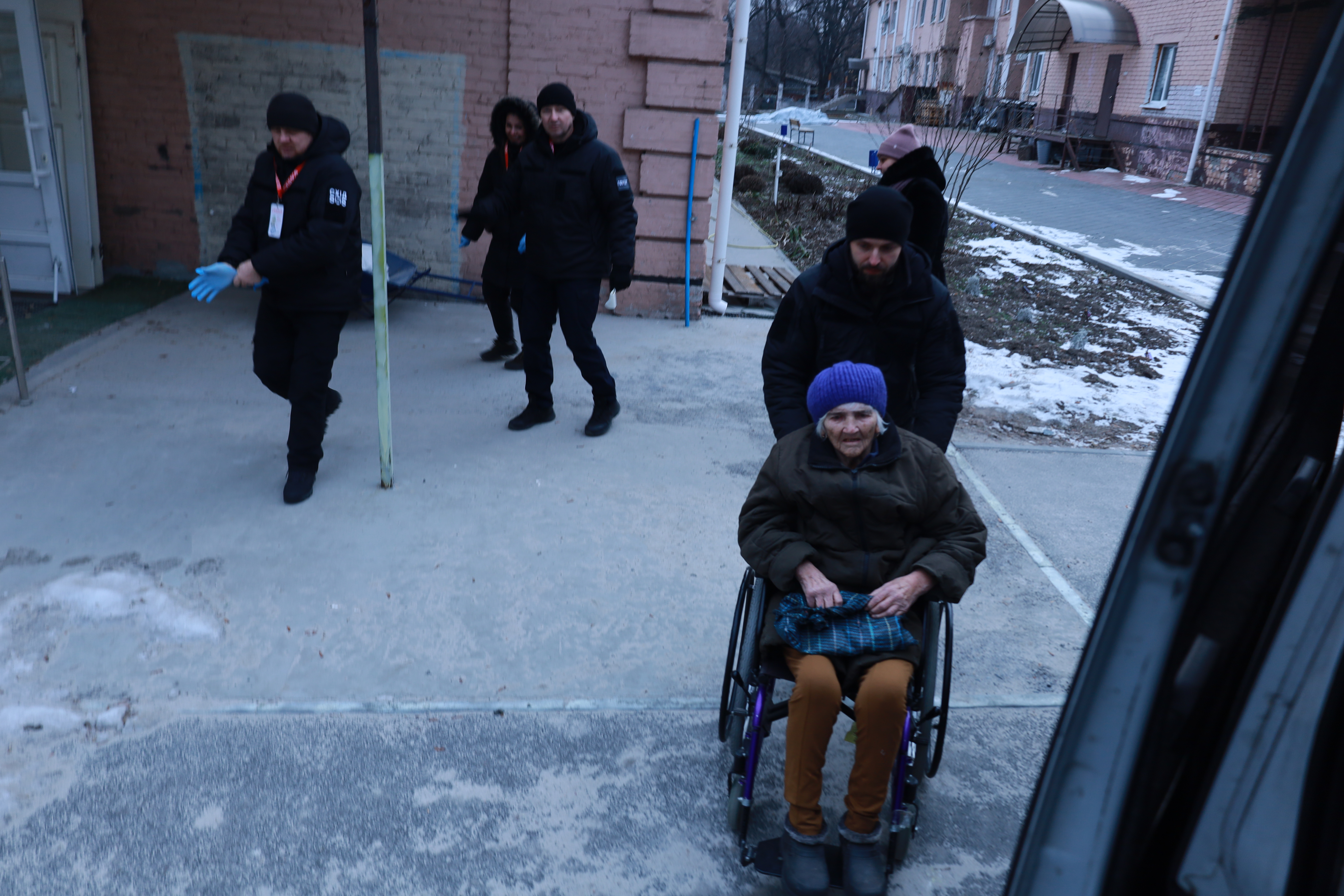 БФ «Схід SOS» та Мінсоцполітики України забезпечили медичний супровід для 20 евакуйованих із Донеччини | БФ «Схід SOS», картинка №9