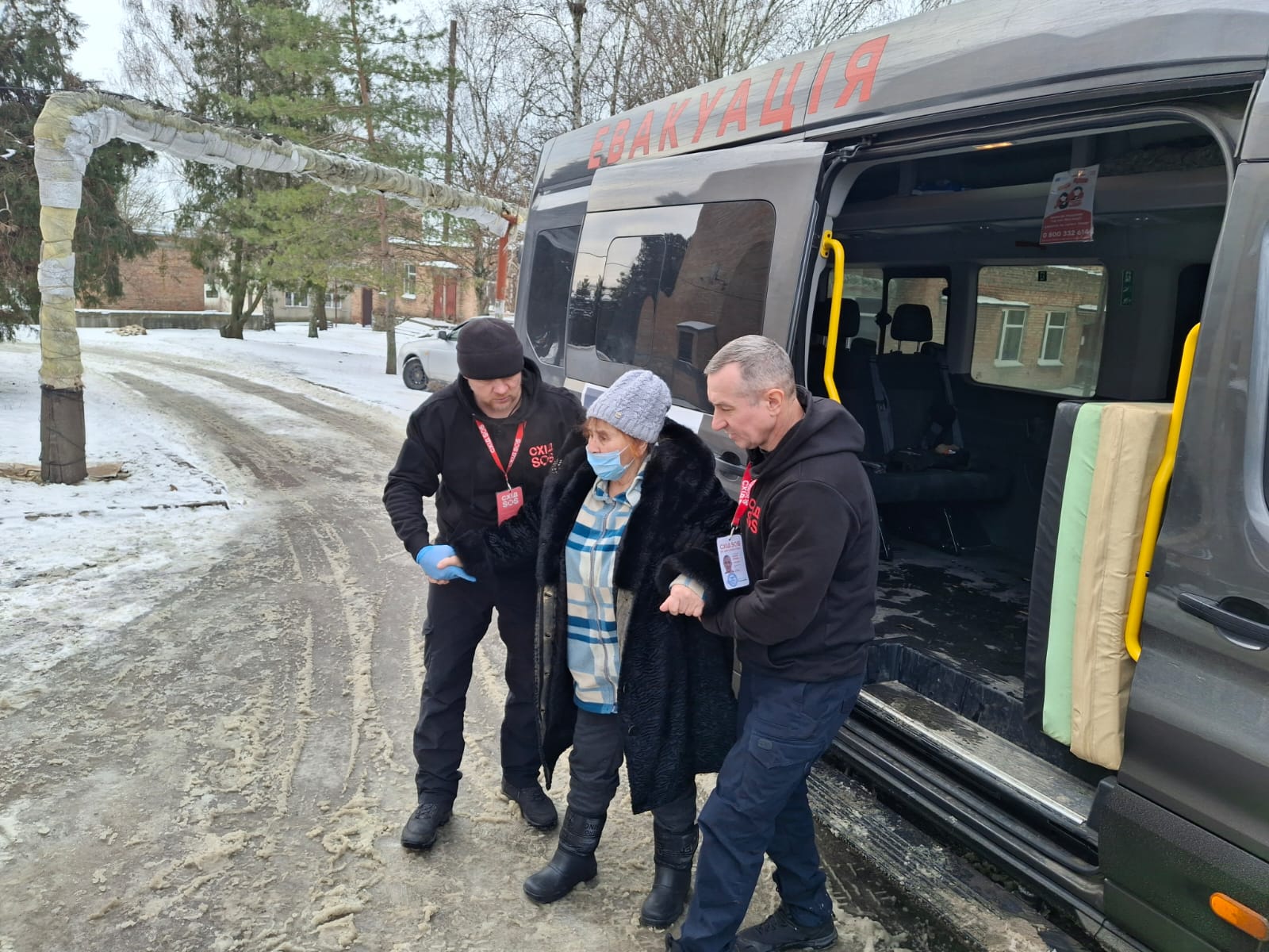 БФ «Схід SOS» та Мінсоцполітики України забезпечили медичний супровід для 20 евакуйованих із Донеччини | БФ «Схід SOS», картинка №8