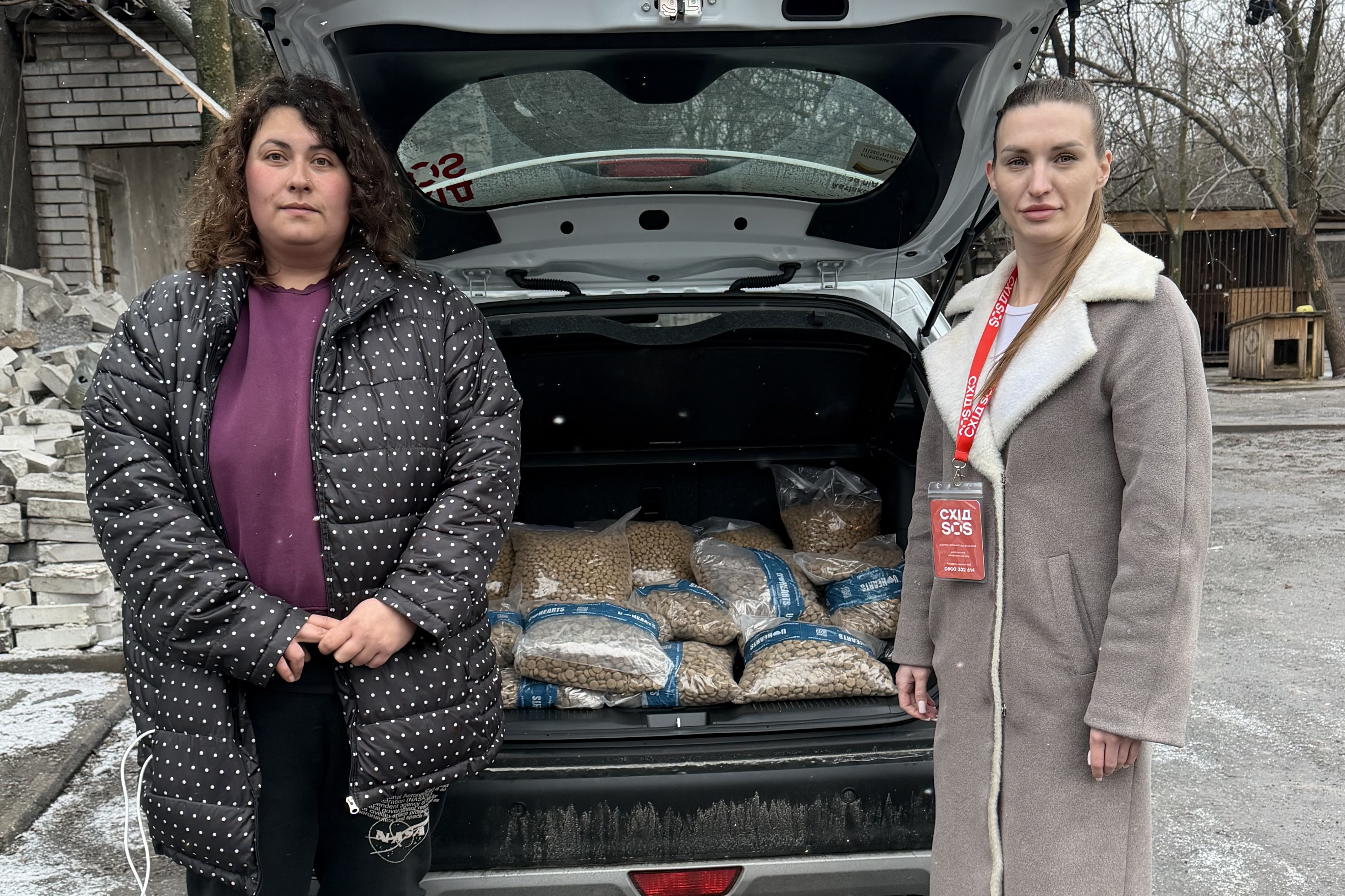 Благодійний фонд «Схід SOS» передав корм запорізькому прихистку, що постраждав від обстрілу | БФ «Схід SOS», картинка №1