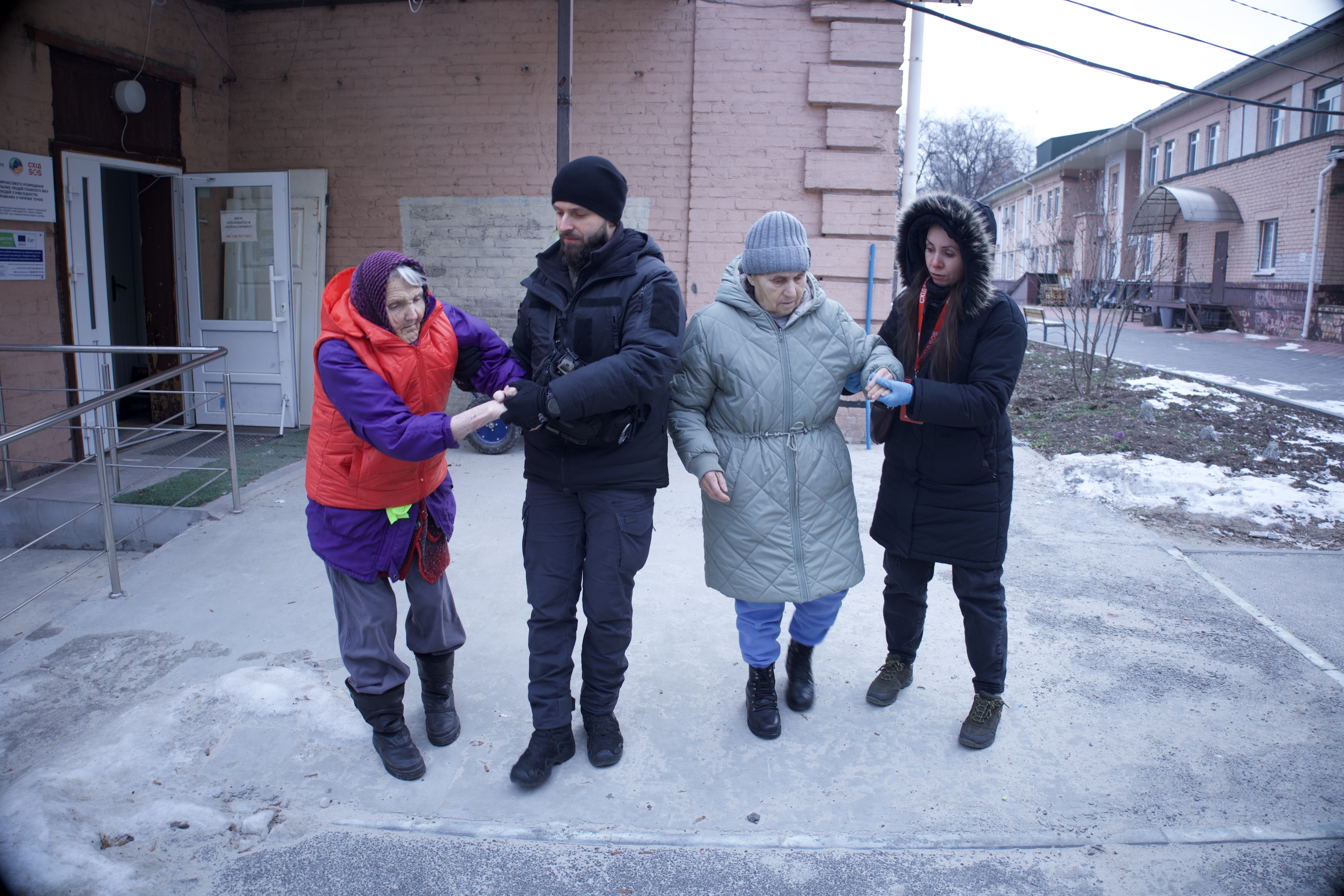 БФ «Схід SOS» та Мінсоцполітики України забезпечили медичний супровід для 20 евакуйованих із Донеччини | БФ «Схід SOS», картинка №3