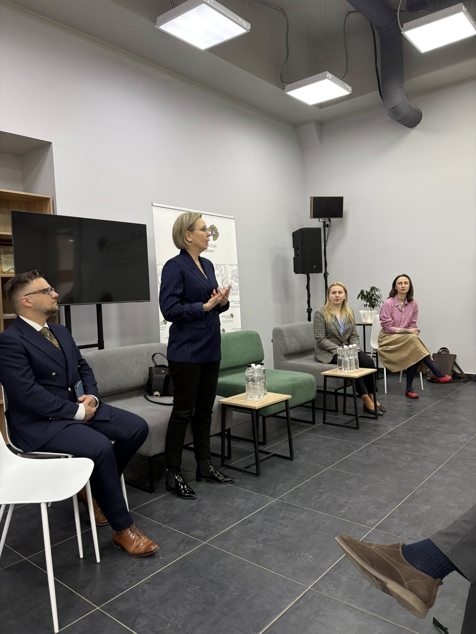 БФ «Схід SOS» долучився до зустрічі з Державною секретаркою Канцелярії Прем’єр-міністра Республіки Польща Адріаною Поровською | БФ «Схід SOS», картинка №2