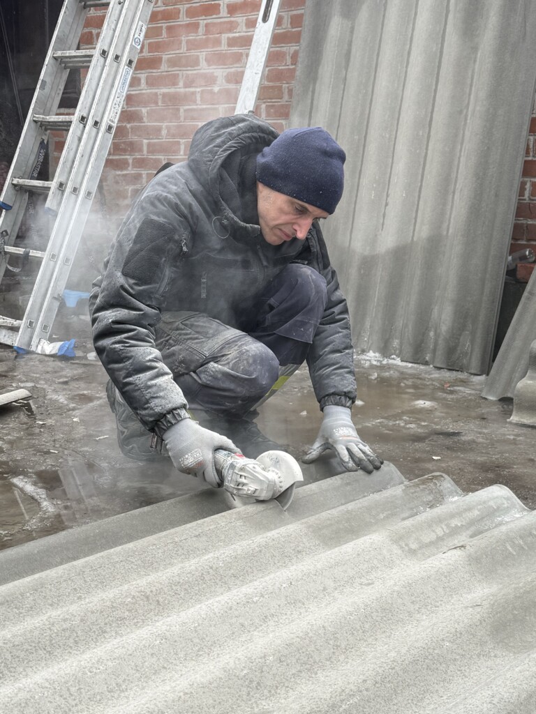 До команди напряму відбудови Благодійного фонду «Схід SOS» приєднався волонтер зі Швейцарії – Франсуа Люффе! | БФ «Схід SOS», картинка №2