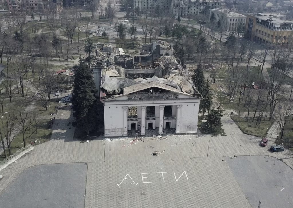 БФ «Схід SOS» публікує свідчення про воєнні злочини рф у Маріуполі до річниці російського авіаудару по драмтеатру | БФ «Схід SOS», картинка №1