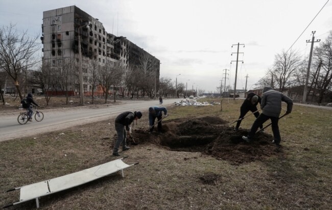 БФ «Схід SOS» публікує свідчення про воєнні злочини рф у Маріуполі до річниці російського авіаудару по драмтеатру | БФ «Схід SOS», картинка №3