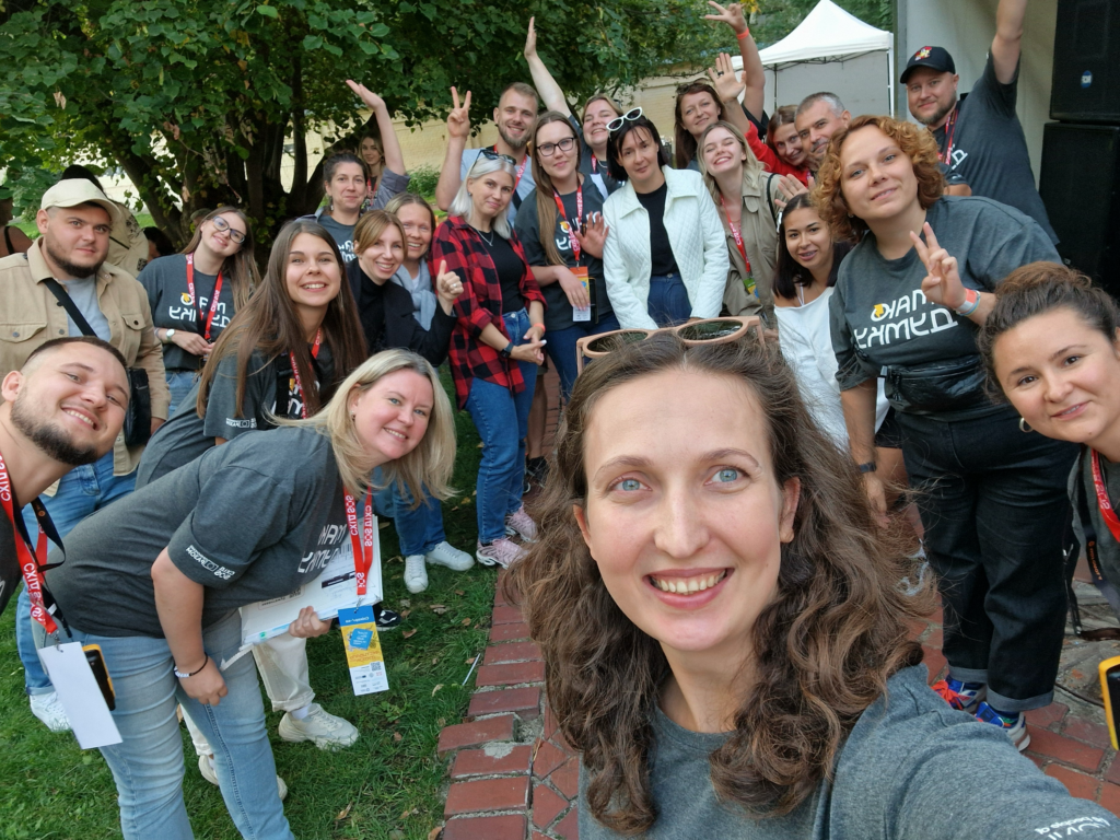 «Мені важливо, щоб молодь із ТОТ знала: в Україні про них пам’ятають і готові підтримати», – менеджерка освітніх програм БФ «Схід SOS» | БФ «Схід SOS», картинка №4