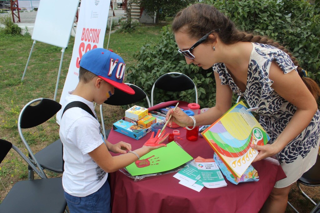 «Мені важливо, щоб молодь із ТОТ знала: в Україні про них пам’ятають і готові підтримати», – менеджерка освітніх програм БФ «Схід SOS» | БФ «Схід SOS», картинка №3