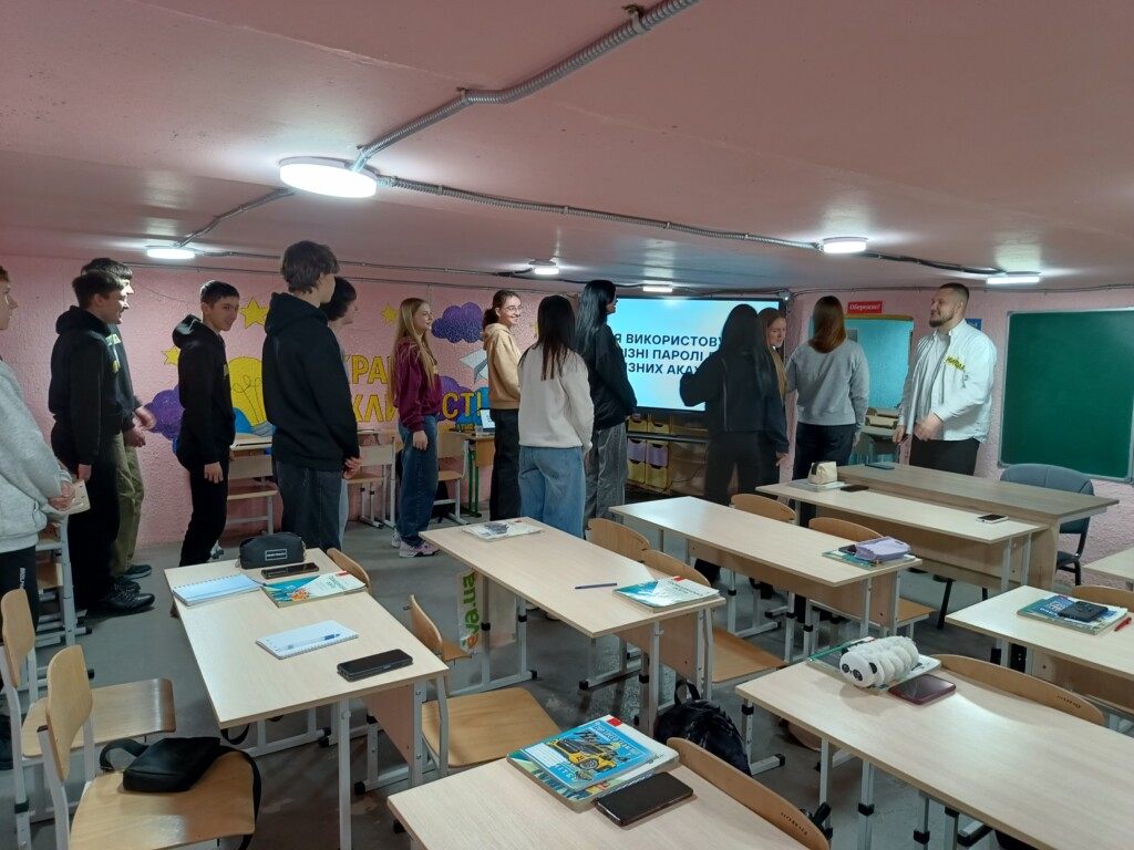 «Я бачу реальний вплив команди БФ «Схід SOS» на освітні процеси в прифронтових та постраждалих від агресії рф громадах», – Микола Оверченко, менеджер освітніх програм | БФ «Схід SOS», картинка №3