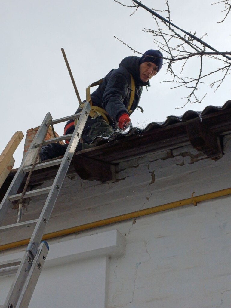До команди напряму відбудови Благодійного фонду «Схід SOS» приєднався волонтер зі Швейцарії – Франсуа Люффе! | БФ «Схід SOS», картинка №3