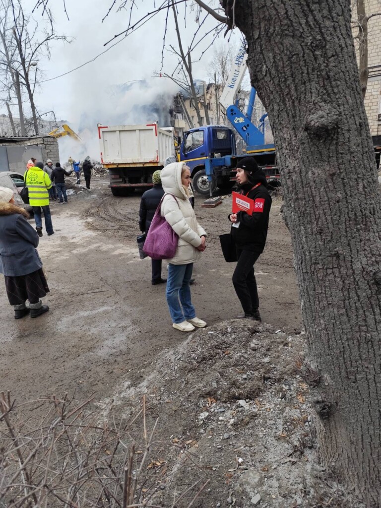 Регіональні команди БФ «Схід SOS» підтримали мешканців постраждалих будинків після російської атаки в Харкові, Запоріжжі та Миколаєві | БФ «Схід SOS», картинка №4