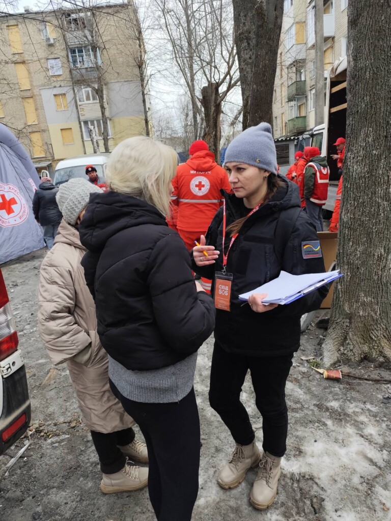 Регіональні команди БФ «Схід SOS» підтримали мешканців постраждалих будинків після російської атаки в Харкові, Запоріжжі та Миколаєві | БФ «Схід SOS», картинка №2